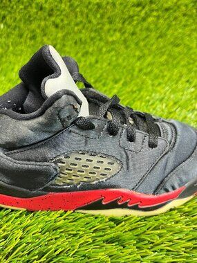 Nike Air Jordan 5 Retro Satin Bred Boys Size 9C Black Walking Shoes Sneakers